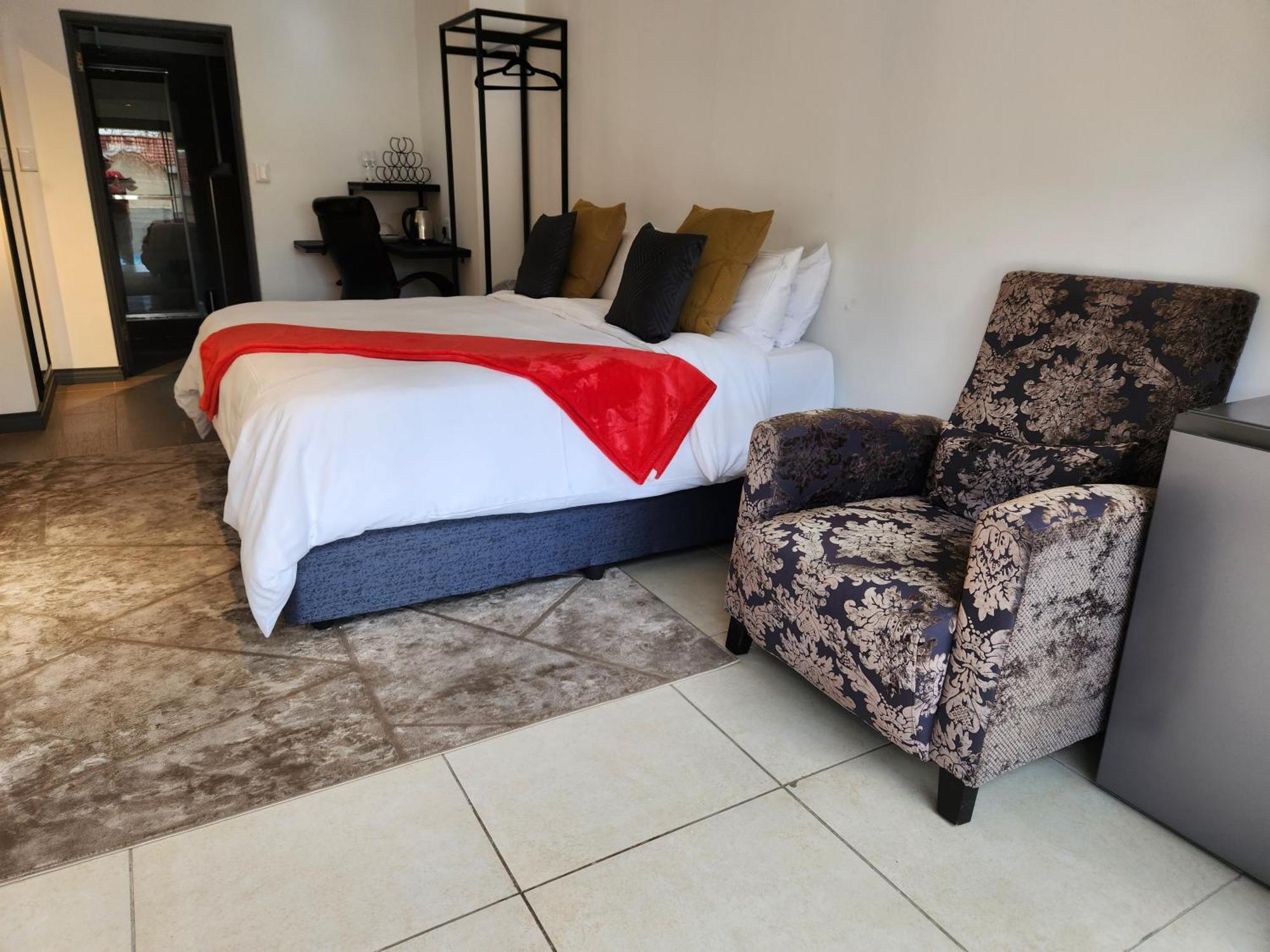 17 On Buffalo Johannesburg Luaran gambar