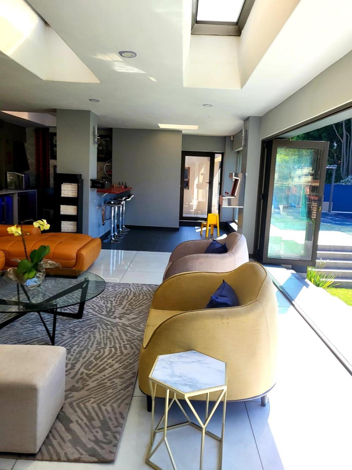 17 On Buffalo Johannesburg Luaran gambar