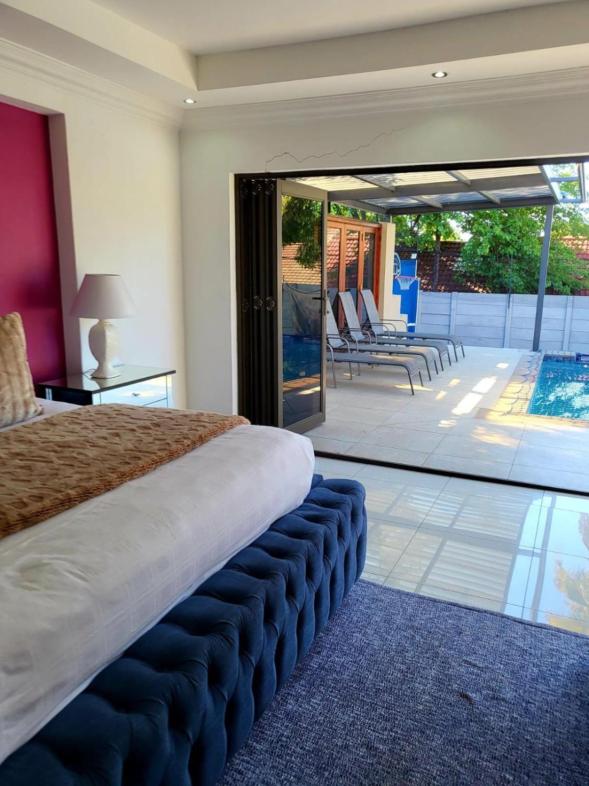 17 On Buffalo Johannesburg Luaran gambar